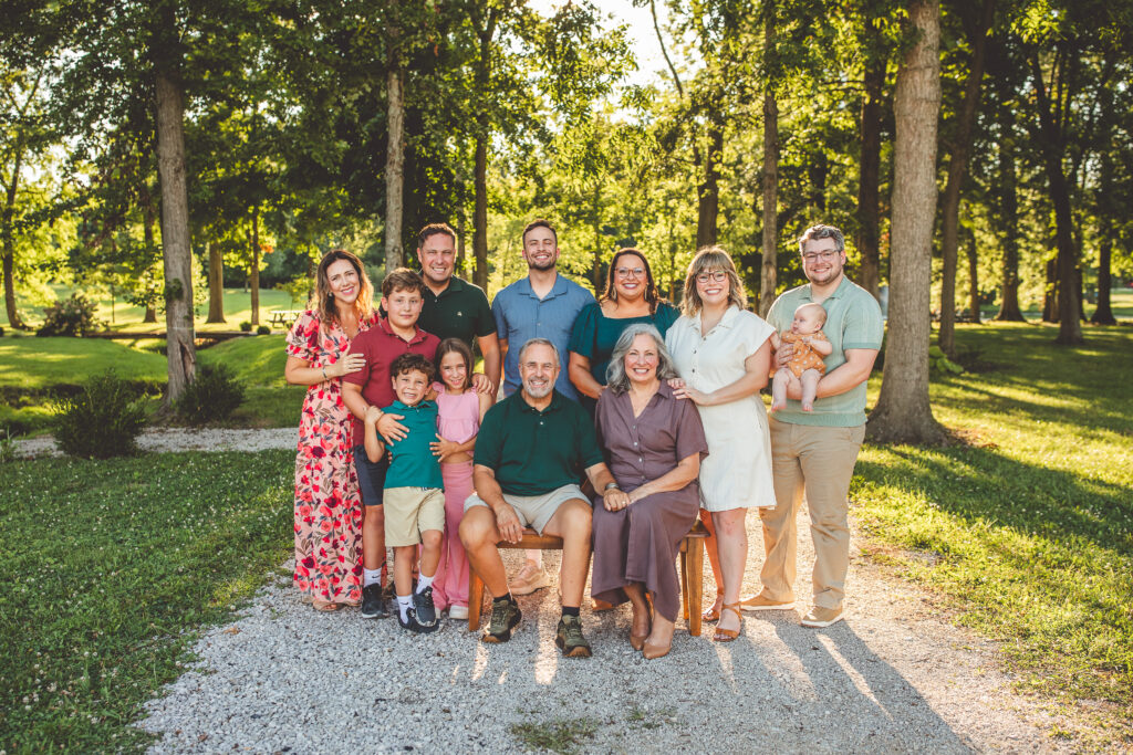 Extended family photos in Elizabethtown, KY at sunset

